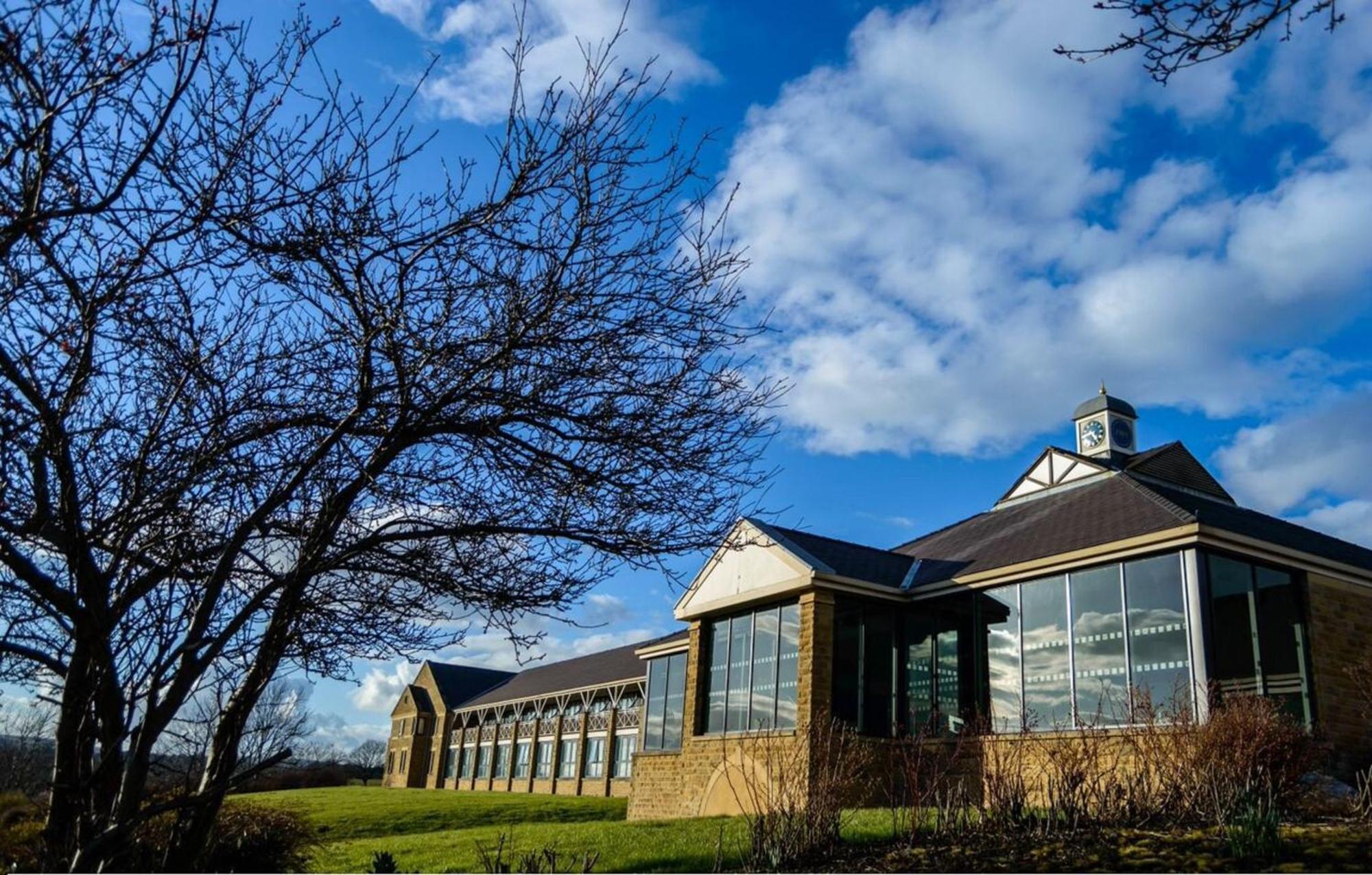 Holiday Inn Leeds Brighouse By Ihg Экстерьер фото