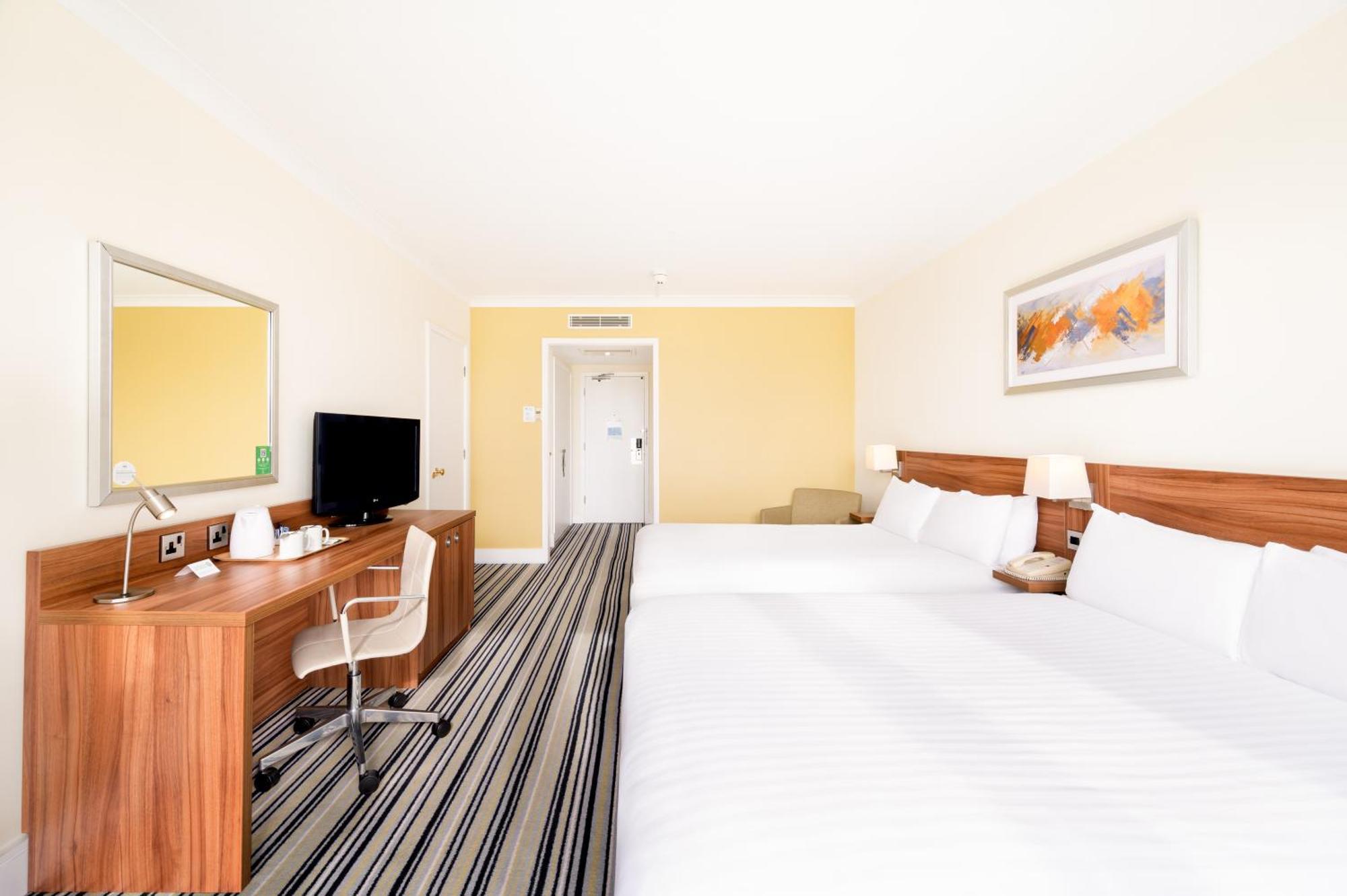 Holiday Inn Leeds Brighouse By Ihg Экстерьер фото