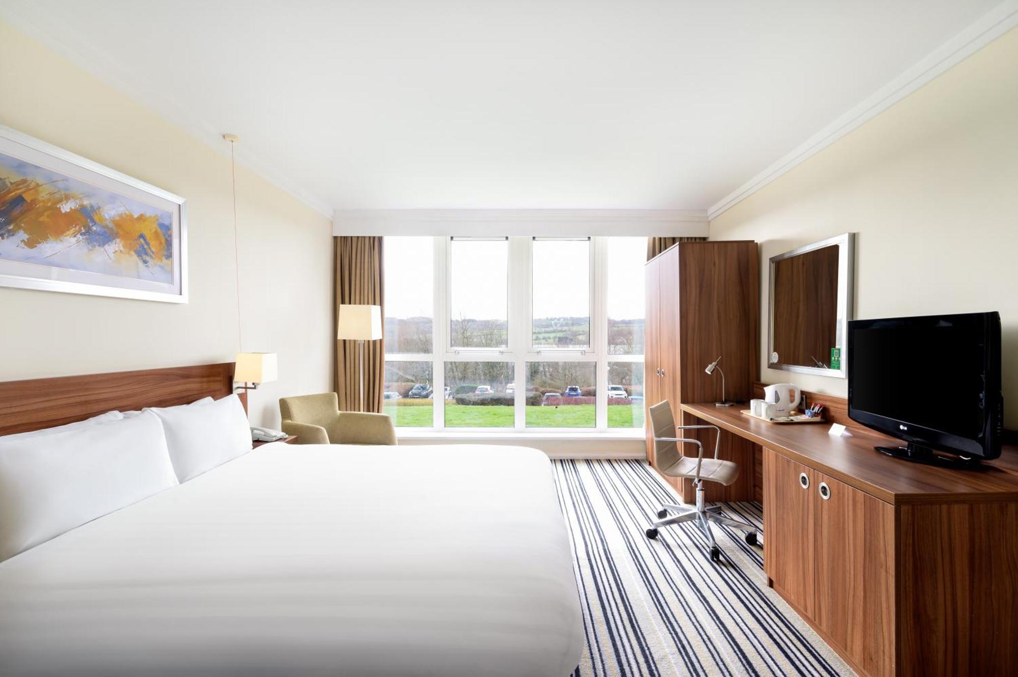 Holiday Inn Leeds Brighouse By Ihg Экстерьер фото