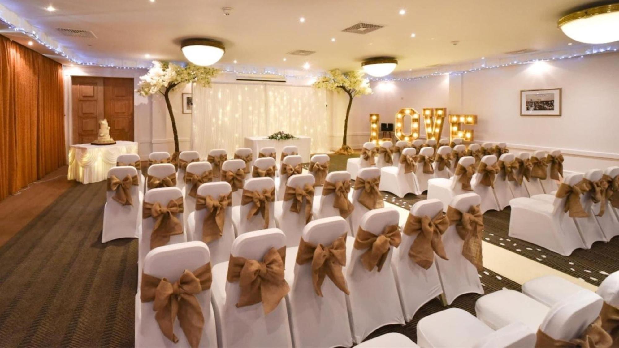 Holiday Inn Leeds Brighouse By Ihg Экстерьер фото